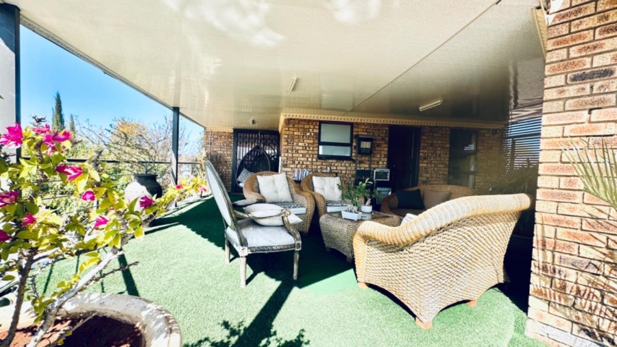 5 Bedroom Property for Sale in Galeshewe Northern Cape